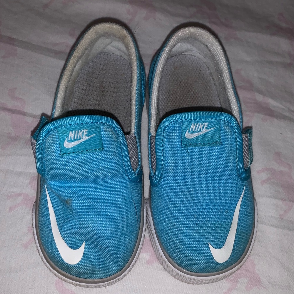 Nike slip on shoes
